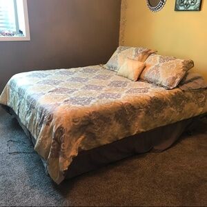 Queen comforter set